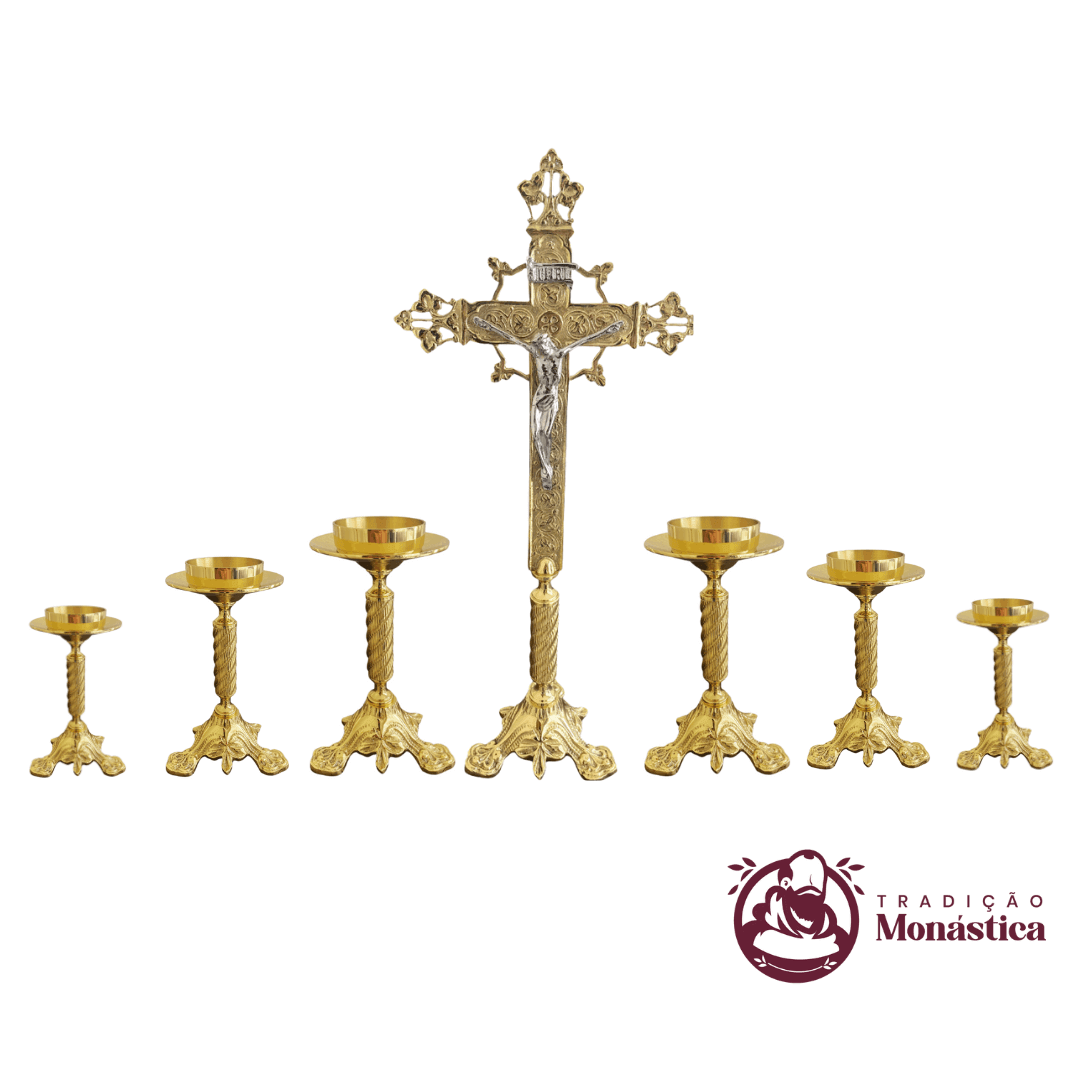 Conjunto de Castiçal de Vela e Cruz para Altar - Escadinha - Bronze Conjunto de Castiçal de Vela e Cruz para Altar - Escadinha - Bronze